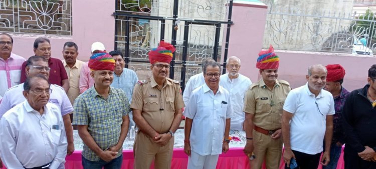 ऑनलाइन ठगी का खुलासा करने पर थाना अधिकारी एवं टीम का सम्मान समारोह आयोजित