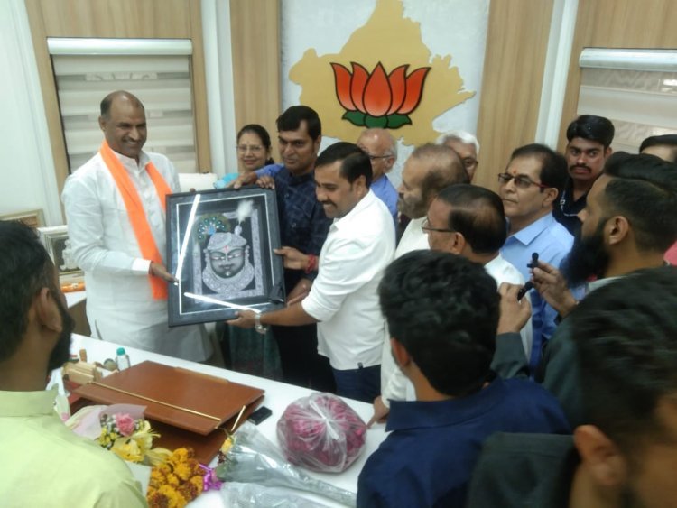 ब्राह्मण समाज ने किया जोशी का सम्मान।