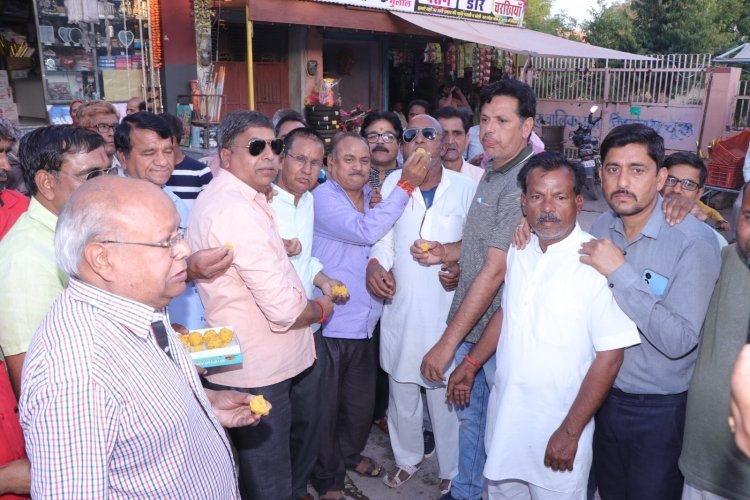 राठौड़ के नेता प्रतिपक्ष बनने पर की आतिशबाजी