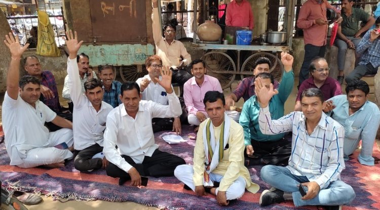 स्टाम्प वेण्डर युनियन ने दिया धरना, किया प्रदर्शन