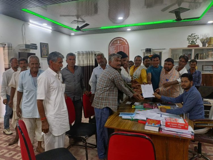 : अतिक्रमण मुक्त गांव के लिए एसडीएम खींवसर को सौंपा ज्ञापन