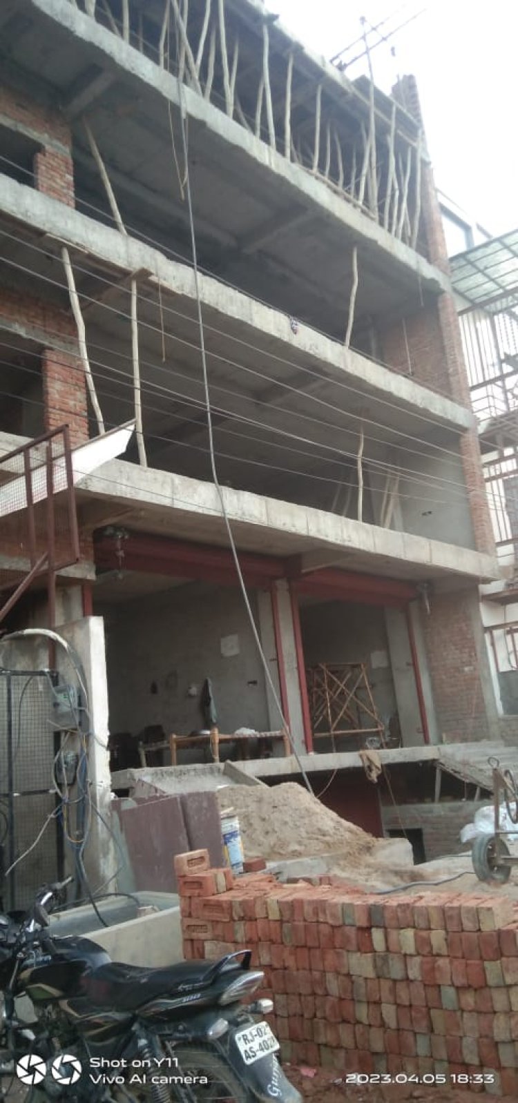 नगर परिषद आयुक्त ने किया अवैध निर्माण कार्यों का निरीक्षण