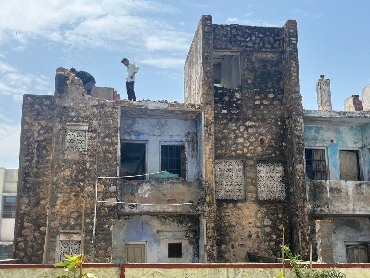 चौथ का बरवाड़ा में वर्षों से जर्जर पड़े सरकारी भवन की होगी कायापलट, एसडीएम उपेंद्र शर्मा की पहल पर उपखंड क्षेत्र में सौंदर्यीकरण का कार्य जोरों पर