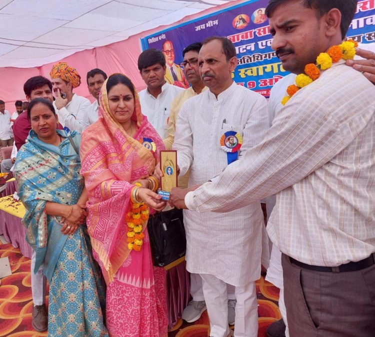 बाबा साहेब भीमराव अम्बेडकर के स्मारक एवं प्रतिमा का किया अनावरण