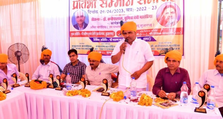 प्रतिभाओं का किया सम्मान