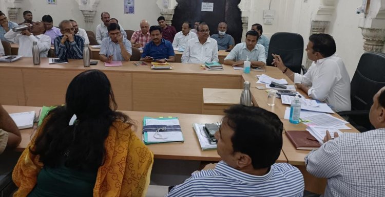 अधिकारी समन्वय रखते हुए कार्यों को गति प्रदान करें - जिला कलक्टर