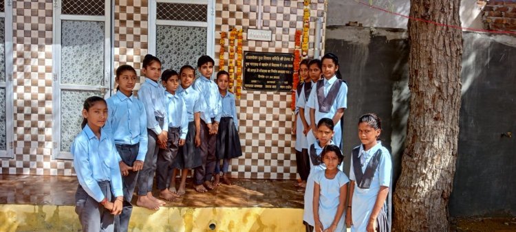 राजकीय विद्यालय में गुप्त भामाशाह के सहयोग से शौचालय का कराया निर्माण