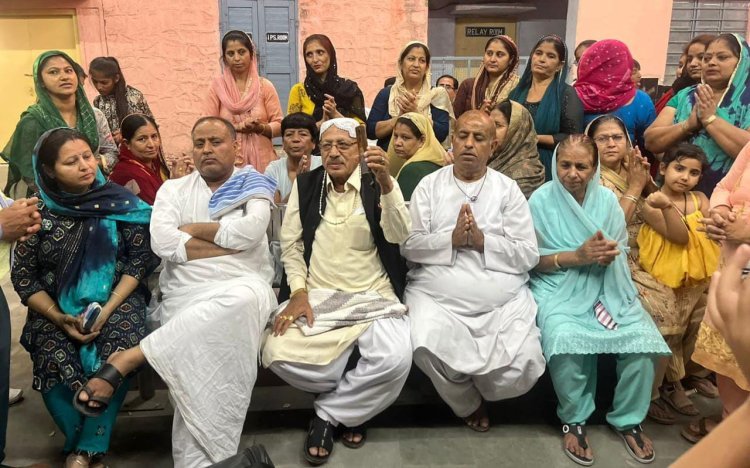 पाकिस्तान के सांई मूलचंद खेबारी का खैरथल पहुचने पर हुआ भव्य स्वागत