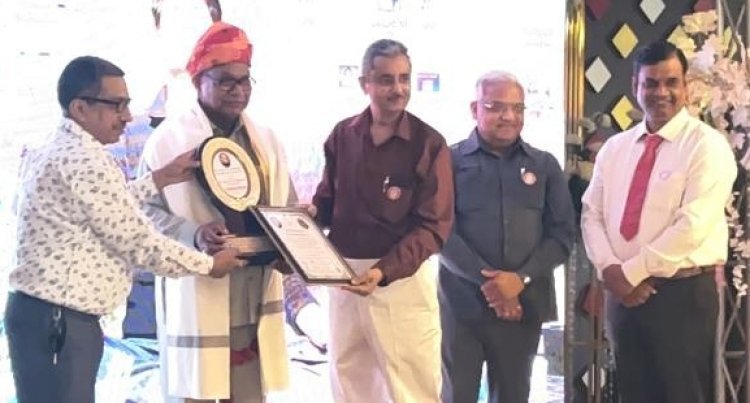 डॉ. शेखावत इन्टरनेशनल अवार्ड से सम्मानित