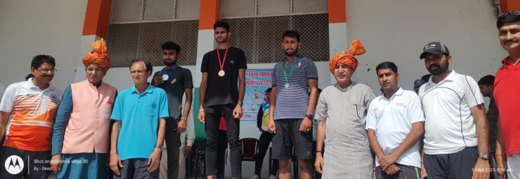 विजेता खिलाडिय़ों को जिला प्रमुख छिल्लर ने किया सम्मानित