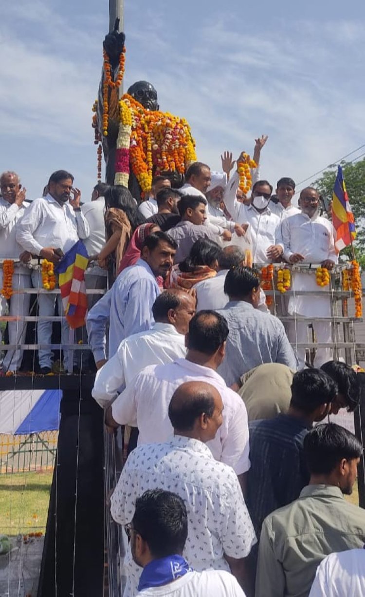 भारत रत्न बाबा साहेब डॉ भीमराव अंबेडकर की 132 वीं जन्म जयंती के अवसर पर  माल्यार्पण एवं पुष्पांजलि कार्यक्रम हुए आयोजित