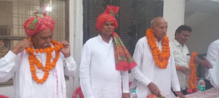 खैरथल को जिला बनाए जाने पर गांव गंज में किया भव्य स्वागत 