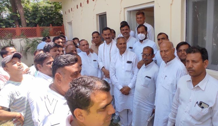 पार्षदों व वरिष्ठ अधिवक्ताओं ने की पूर्व केन्द्रीय मंत्री सिंह से मुलाकात