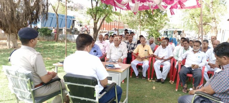 कस्बे में रात में बाहरी लोगों का न हो जमावड़ा