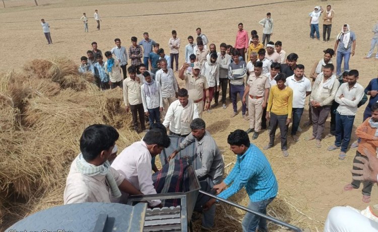 थ्रेसर में आने से युवा किसान की हुई दर्दनाक मौत, 20 सेकेंड में किसान के टुकड़े-टुकड़े हुए, थ्रेसर में आने से घुटनों तक का हिस्सा पिस गया, आंतें रोलर से लिपट गई