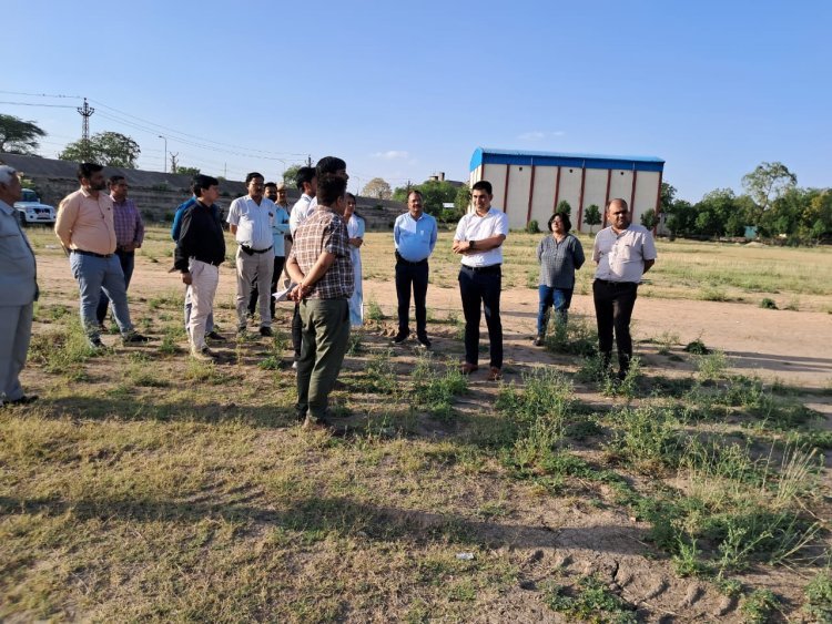 खेल मैदान में गंदगी फेंकने वालों को किसी भी परिस्थिति में नहीं बख्सा जाएगा: जिला कलक्टर जिला कलक्टर ने किया खेल मैदान का निरीक्षण