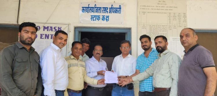 जिला पेट्रोल पंप एसोसिएशन ने विभिन्न समस्याओं को लेकर सौंपा ज्ञापन