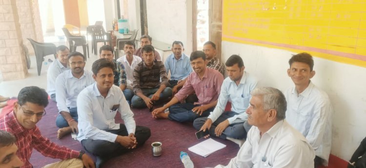 ग्राम विकास अधिकारी हड़ताल पर