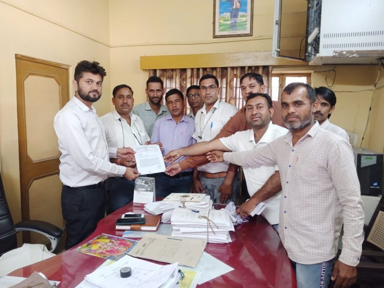 जोधपुर डिस्कॉम कार्मिक संघ ने मुख्यमंत्री के नाम सौंपा ज्ञापन