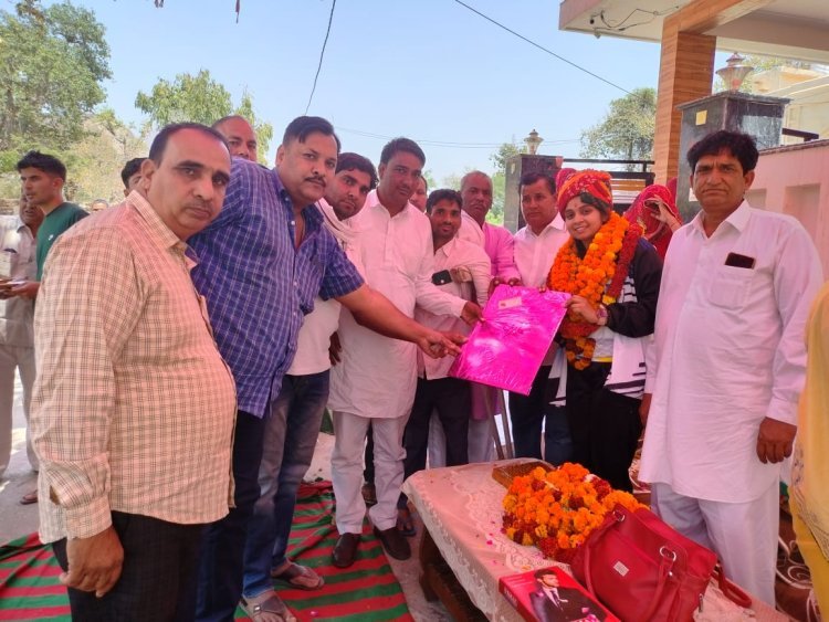 नेपाल में आयोजित इंटरनेशनल ताइक्वांडो में स्वर्ण पदक जीत कर अपने देश पधारने पर किया भव्य स्वागत  तीसरी बार स्वर्ण पदक जीत कर बेटी ने बढ़ाया विदेशों मे देश का मान