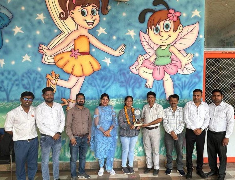 एंजल एकेडमी खैरथल की छात्रा इंदिरा प्रियदर्शिनी अवार्ड से सम्मानित