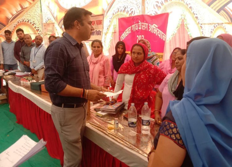 जिला कलक्टर ने किया आधा दर्जन से अधिक कैम्पों का निरीक्षण