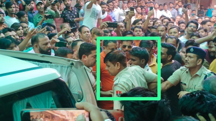 दिन दहाड़े ज्वैलर फर्म पर बदमाशों ने की फायरिंग, व्यापारियों में दहशत एक बदमाश को मौके पर ही दबोचा, एक पुलिसकर्मी फायरिंग में घायल