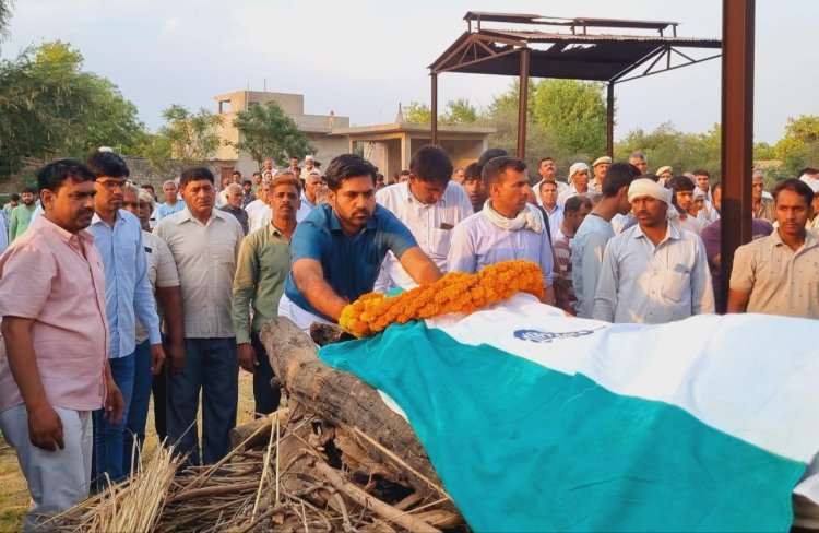 देश सेवा हेतु अपने बेटे को समर्पित करने वाले माता-पिता को सलाम- मोहित यादव