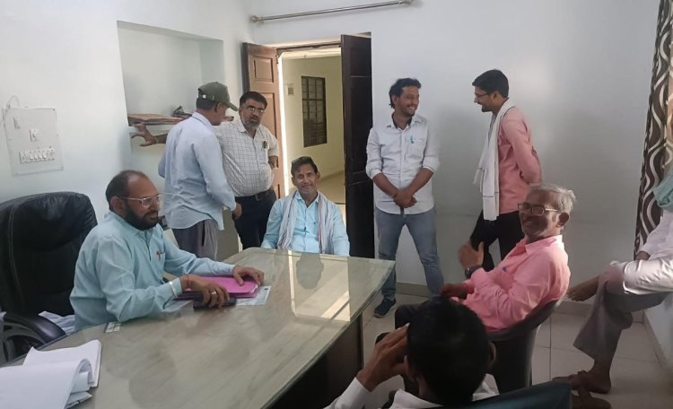 कृषि मंडी में 60 फीट सड़क नहीं बनाने पर व्यापारियों ने जताया विरोध