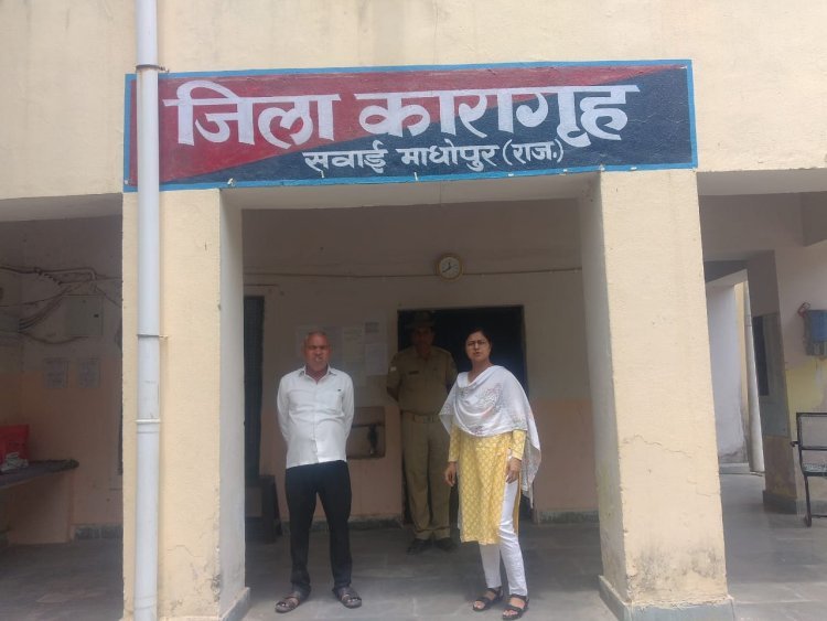 टीम ऑफ विजिटर ने जिला कारागृह का साप्ताहिक निरीक्षण कर बंदियो को दी   कानूनी अधिकार, बंदीजन एवं विधि से संघर्षरत किशारों के कल्याण योजना की जानकारी