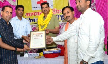 अपराधों पर अंकुश लगाने के लिए आमजन पुलिस का सहयोग करें ,भार्गव इंडियन रेड क्रॉस सोसाइटी द्वारा किया गया अतिरिक्त पुलिस अधीक्षक नीमकाथाना का सम्मान