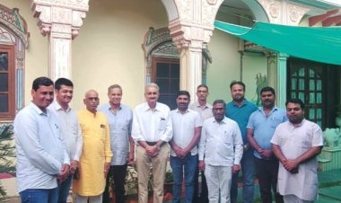 भारतीय जनता पार्टी फतेहपुर के मंडल अध्यक्ष रामअवतार रूंथला के नेतृत्व में सोमवार को भाजपा पार्षद और कार्यकर्ताओं ने उपखंड अधिकारी को ज्ञापन सौंपा