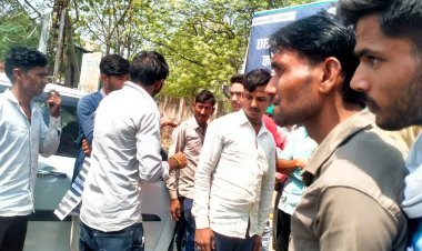 बाबेल चौक पर आमने सामने से टकराई 2 गाड़ियां, गनीमत रही कि नहीं हुआ कोई बड़ा हादसा, सूचना पर मौके पर पहुंची पुलिस