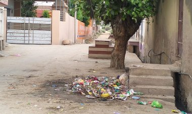 सफाई कर्मियों की हड़ताल खत्म हो जाने के बाद भी जगह - जगह गंदगी के ढेर