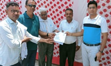 आरक्षण को पंचायती राज संस्थाओं व नगर निकायों सहित अन्य सभी स्वायत्तशासी संस्थाओं के चुनाव में भी लागू करनें की माँग