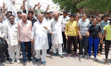 राष्ट्रपति के नाम कलक्टर को दिया ज्ञापन