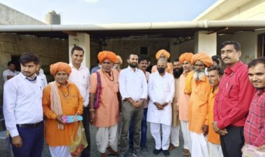 सड़क डामरीकरण स्वीकृत करने पर विधायक का आभार जताया।