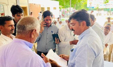 जनसुनवाई में मंत्री जूली ने कराया लोगों की समस्याओं का समाधान