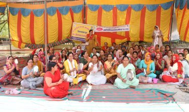 एलएचवी, एएनएम संघ ने थाली बजाकर किया विरोध प्रदर्षन