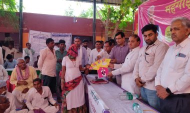 हर परिवार के संरक्षक की भूमिका निभा रहे मुख्यमंत्री गहलोत-विधायक शर्मा, आमजन से संवाद कर सुनीं समस्याएं