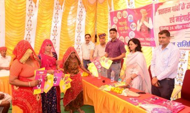 जिला कलक्टर सिहाग ने लाभार्थियों को दिए मुख्यमंत्री गारंटी कार्ड