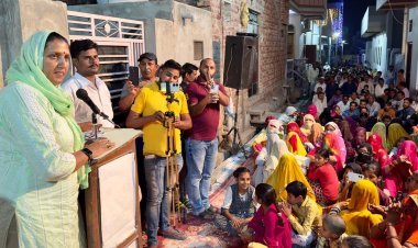 विधायक कृष्णा पुनिया को वार्ड 38 में कार्यकर्ताओं ने केलों से तौलकर स्वागत किया