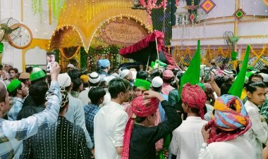  दरगाह उर्स:ख्वाजा हाजी मोहम्मद नजमुद्दीन  की दरगाह से   मुख्य चादर ; गाजे-बाजे के साथ निकला जुलूस मजार पर पेश हुई  मुख्य चादर उर्स  उर्स का समापन आज