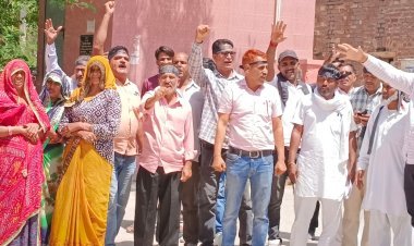 बेटियों को न्याय दिलाने के लिए किया प्रदर्शन