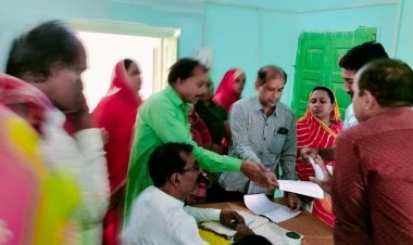 गर्मी बढ़ते ही क्षेत्र में पानी की किल्लत बढ़ी, लोग परेशान पानी की समस्या से परेशान महिलाओं ने  जमकर किया प्रदर्शन,की नारेबाजी