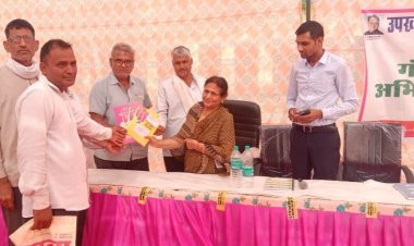 लाभार्थियों को गारंटी कार्ड किए वितरित