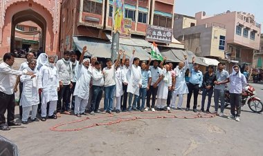 कर्नाटक चुनाव में कांग्रेस की बड़ी जीत पर कार्यकर्ताओं ने मनाया जीत का जश्न