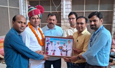 नर्सिंग ऑफिसर का किया सम्मान 