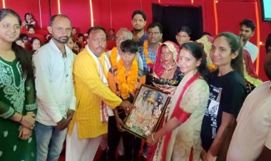 हॉकी प्लेयर नर्मदा का हुआ अभिनंदन 