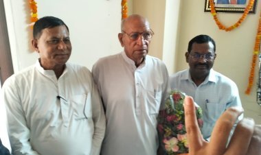 नवघोषित जिले खैरथल में विशेषाधिकारी के तौर पर आईएएस अधिकारी ओमप्रकाश बैरवा ने किया पदग्रहण